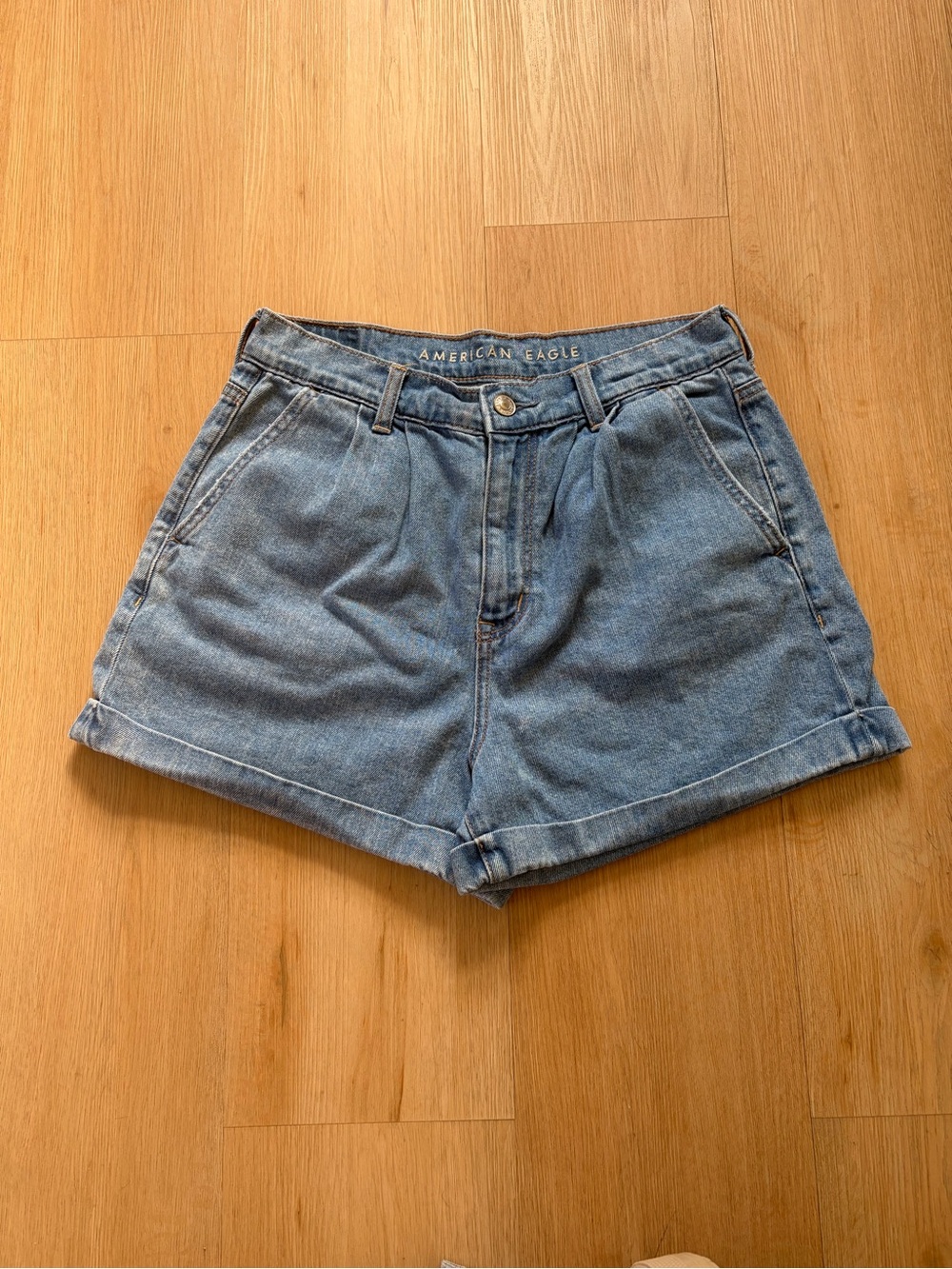 American Eagle Outfitters Light Wash Denim Mom Shorts